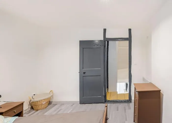 Maison Atypique Dans Circulade 아파트 *