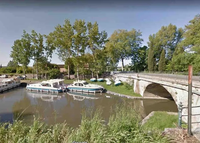 Maison Atypique Dans Circulade 아파트