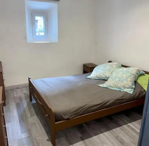 Maison Atypique Dans Circulade 아파트 Bram